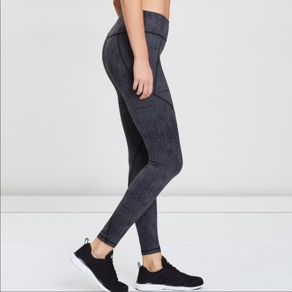 🔥Patagonia Centered Tights Leggings🔥~small - Picture 3 of 13